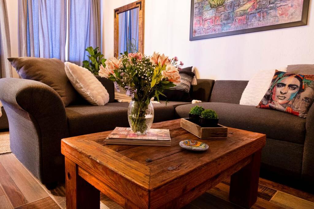 Casa Aurora, Estilo Rústico-moderno, *